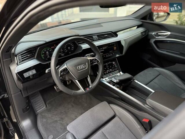 Чорний Ауді Q8 e-tron, об'ємом двигуна 0 л та пробігом 22 тис. км за 50999 $, фото 17 на Automoto.ua