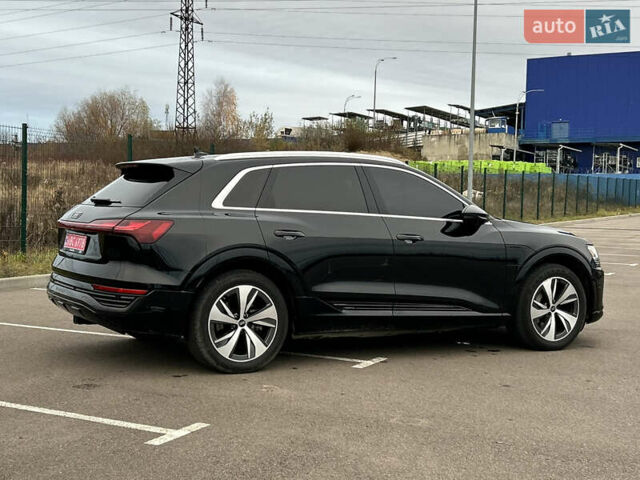 Чорний Ауді Q8 e-tron, об'ємом двигуна 0 л та пробігом 49 тис. км за 44200 $, фото 8 на Automoto.ua