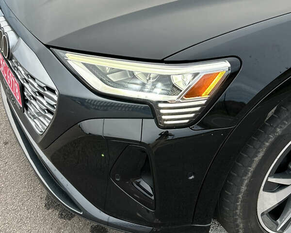 Чорний Ауді Q8 e-tron, об'ємом двигуна 0 л та пробігом 49 тис. км за 44200 $, фото 3 на Automoto.ua