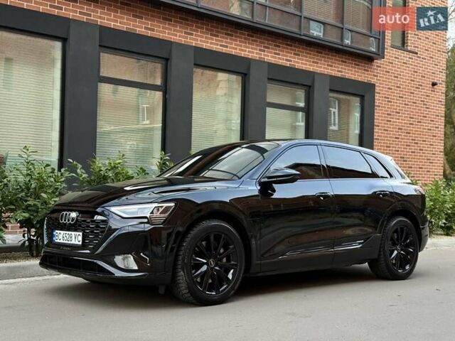 Чорний Ауді Q8 e-tron, об'ємом двигуна 0 л та пробігом 22 тис. км за 50999 $, фото 9 на Automoto.ua