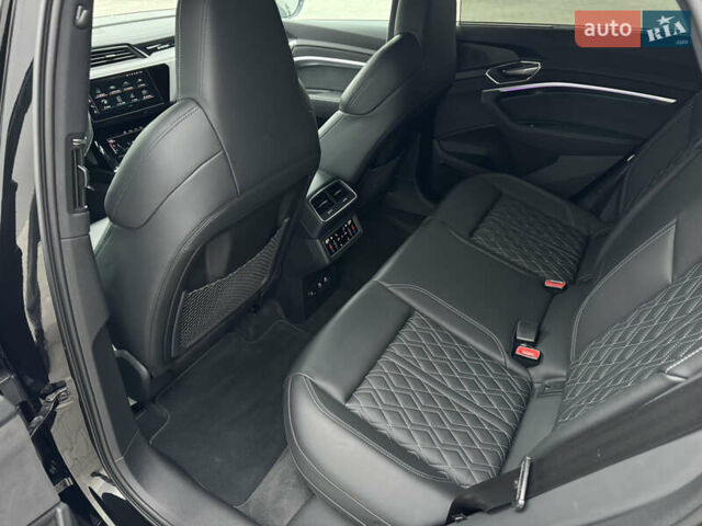 Ауді Q8 e-tron 2023 у Мукачеве на Automoto.ua Чорний Ауді Q8 e-tron, об'ємом двигуна 0 л та пробігом 38 тис. км за 64500 $, фото 24 на Automoto.ua