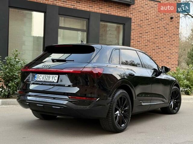 Чорний Ауді Q8 e-tron, об'ємом двигуна 0 л та пробігом 22 тис. км за 50999 $, фото 7 на Automoto.ua