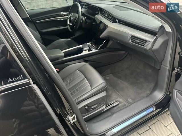 Черный Ауди Q8 e-tron, объемом двигателя 0 л и пробегом 27 тыс. км за 47900 $, фото 13 на Automoto.ua