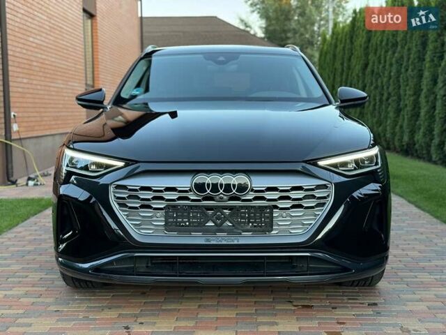 Черный Ауди Q8 e-tron, объемом двигателя 0 л и пробегом 20 тыс. км за 49999 $, фото 3 на Automoto.ua