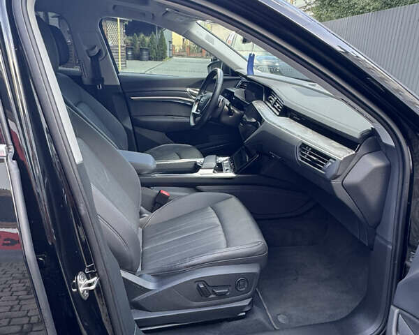 Ауді Q8 e-tron 2023 у Івано-Франківську на Automoto.ua Чорний Ауді Q8 e-tron, об'ємом двигуна 0 л та пробігом 26 тис. км за 49900 $, фото 8 на Automoto.ua