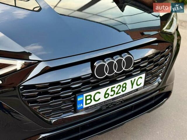 Черный Ауди Q8 e-tron, объемом двигателя 0 л и пробегом 33 тыс. км за 51115 $, фото 3 на Automoto.ua