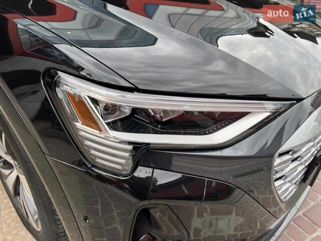 Чорний Ауді Q8 e-tron, об'ємом двигуна 0 л та пробігом 1 тис. км за 69900 $, фото 4 на Automoto.ua