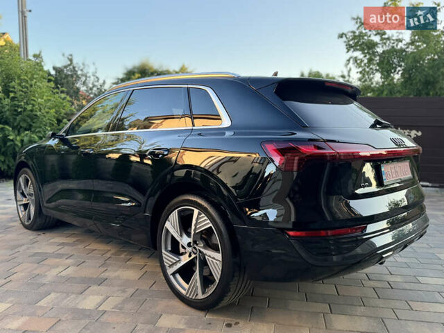 Черный Ауди Q8 e-tron, объемом двигателя 0 л и пробегом 23 тыс. км за 55000 $, фото 10 на Automoto.ua