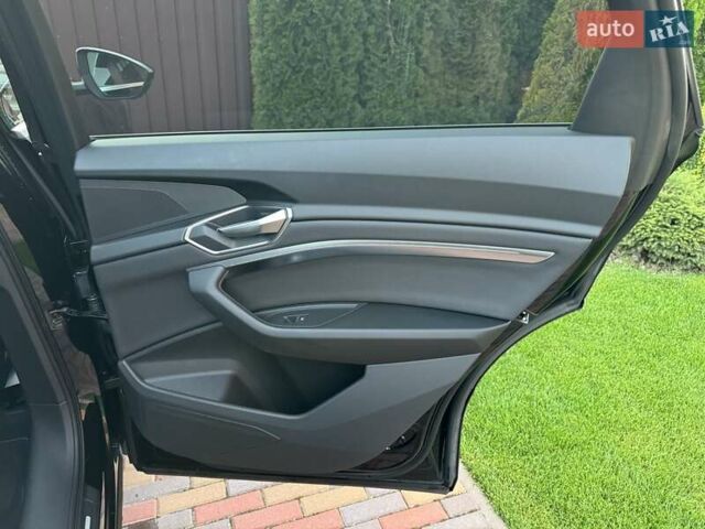 Черный Ауди Q8 e-tron, объемом двигателя 0 л и пробегом 20 тыс. км за 49999 $, фото 51 на Automoto.ua