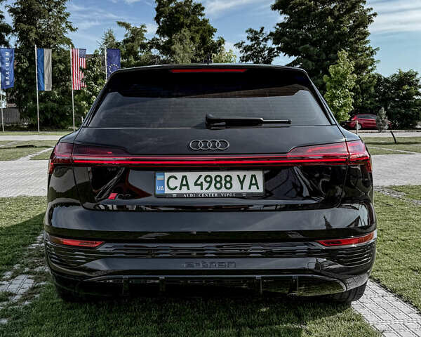 Черный Ауди Q8 e-tron, объемом двигателя 0 л и пробегом 66 тыс. км за 65000 $, фото 7 на Automoto.ua