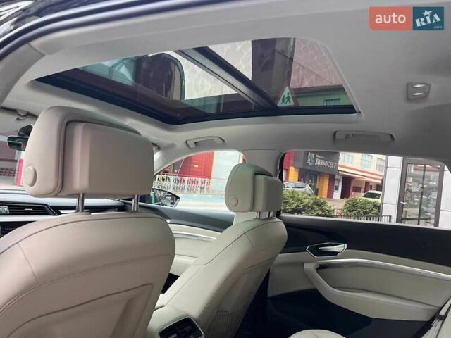Чорний Ауді Q8 e-tron, об'ємом двигуна 0 л та пробігом 1 тис. км за 69900 $, фото 37 на Automoto.ua