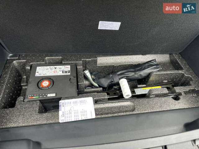 Черный Ауди Q8 e-tron, объемом двигателя 0.11 л и пробегом 7 тыс. км за 58000 $, фото 56 на Automoto.ua