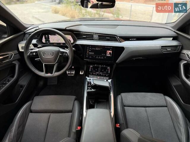 Чорний Ауді Q8 e-tron, об'ємом двигуна 0 л та пробігом 22 тис. км за 50999 $, фото 42 на Automoto.ua