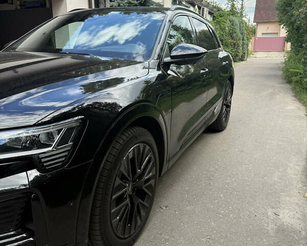 Чорний Ауді Q8 e-tron, об'ємом двигуна 0 л та пробігом 35 тис. км за 70000 $, фото 1 на Automoto.ua