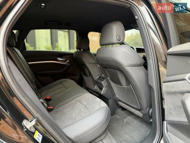 Чорний Ауді Q8 e-tron, об'ємом двигуна 0 л та пробігом 22 тис. км за 50999 $, фото 32 на Automoto.ua