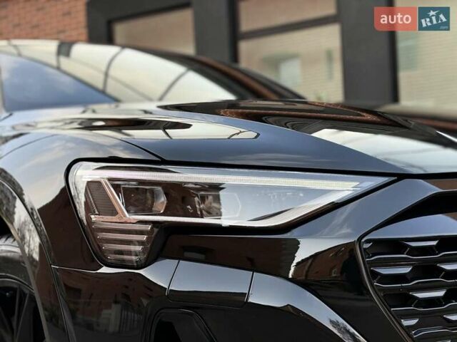 Чорний Ауді Q8 e-tron, об'ємом двигуна 0 л та пробігом 22 тис. км за 50999 $, фото 4 на Automoto.ua