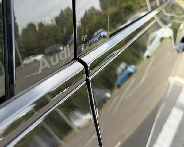 Черный Ауди Q8 e-tron, объемом двигателя 0 л и пробегом 4 тыс. км за 51800 $, фото 2 на Automoto.ua