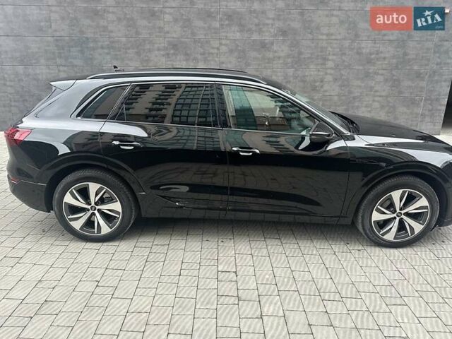Черный Ауди Q8 e-tron, объемом двигателя 0 л и пробегом 27 тыс. км за 47900 $, фото 7 на Automoto.ua