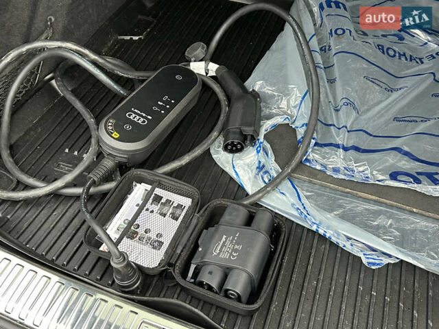 Чорний Ауді Q8 e-tron, об'ємом двигуна 0 л та пробігом 49 тис. км за 44200 $, фото 14 на Automoto.ua