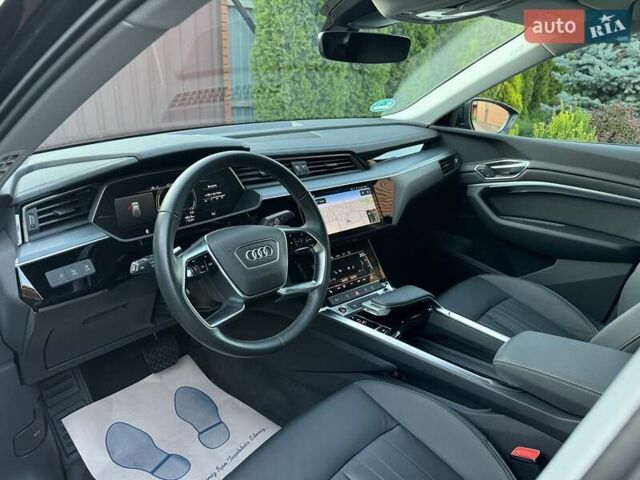 Черный Ауди Q8 e-tron, объемом двигателя 0 л и пробегом 20 тыс. км за 49999 $, фото 23 на Automoto.ua