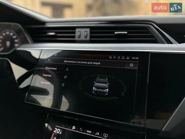 Чорний Ауді Q8 e-tron, об'ємом двигуна 0 л та пробігом 22 тис. км за 50999 $, фото 38 на Automoto.ua