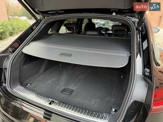 Чорний Ауді Q8 e-tron, об'ємом двигуна 0 л та пробігом 22 тис. км за 50999 $, фото 37 на Automoto.ua