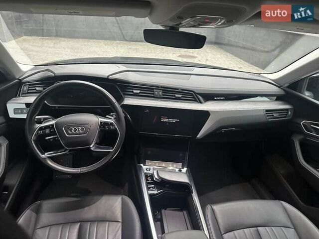 Черный Ауди Q8 e-tron, объемом двигателя 0 л и пробегом 17 тыс. км за 47300 $, фото 11 на Automoto.ua