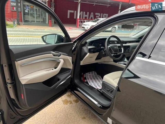Чорний Ауді Q8 e-tron, об'ємом двигуна 0 л та пробігом 1 тис. км за 69900 $, фото 12 на Automoto.ua