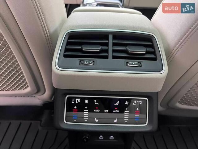 Чорний Ауді Q8 e-tron, об'ємом двигуна 0 л та пробігом 1 тис. км за 69900 $, фото 38 на Automoto.ua