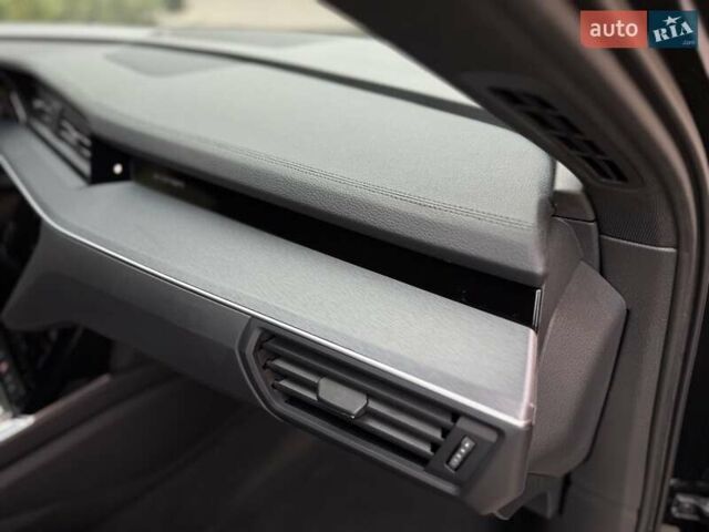 Чорний Ауді Q8 e-tron, об'ємом двигуна 0 л та пробігом 22 тис. км за 50999 $, фото 40 на Automoto.ua