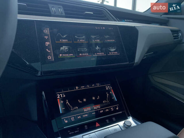 Чорний Ауді Q8 e-tron, об'ємом двигуна 0 л та пробігом 3 тис. км за 55000 $, фото 17 на Automoto.ua