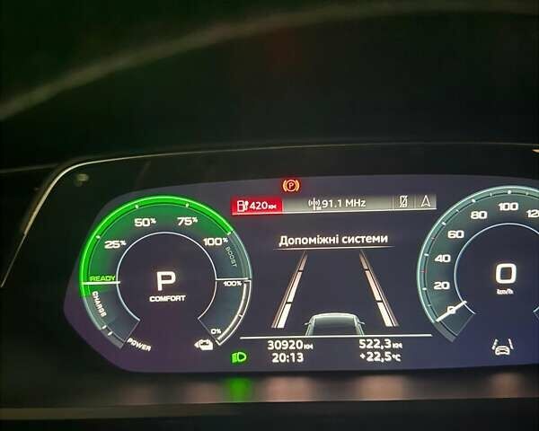 Черный Ауди Q8 e-tron, объемом двигателя 0 л и пробегом 33 тыс. км за 51115 $, фото 15 на Automoto.ua
