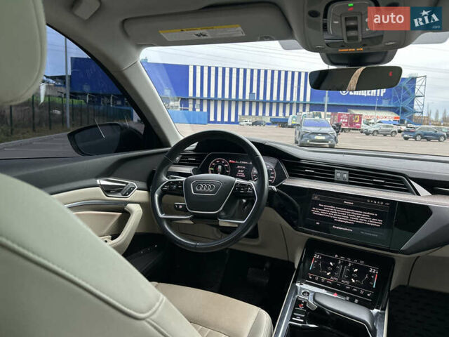 Чорний Ауді Q8 e-tron, об'ємом двигуна 0 л та пробігом 49 тис. км за 44200 $, фото 23 на Automoto.ua