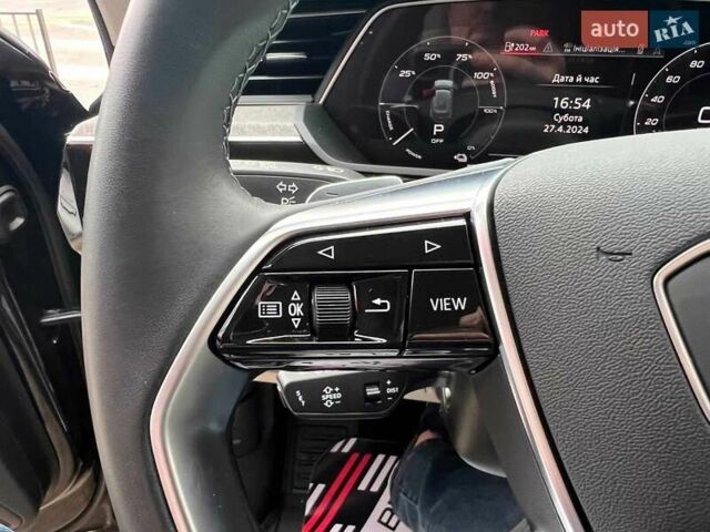 Чорний Ауді Q8 e-tron, об'ємом двигуна 0 л та пробігом 1 тис. км за 69900 $, фото 23 на Automoto.ua