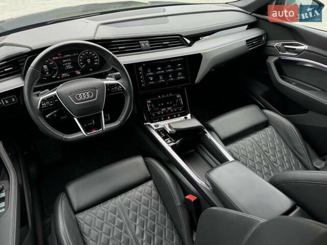 Ауді Q8 e-tron 2023 у Мукачеве на Automoto.ua Чорний Ауді Q8 e-tron, об'ємом двигуна 0 л та пробігом 38 тис. км за 64500 $, фото 11 на Automoto.ua