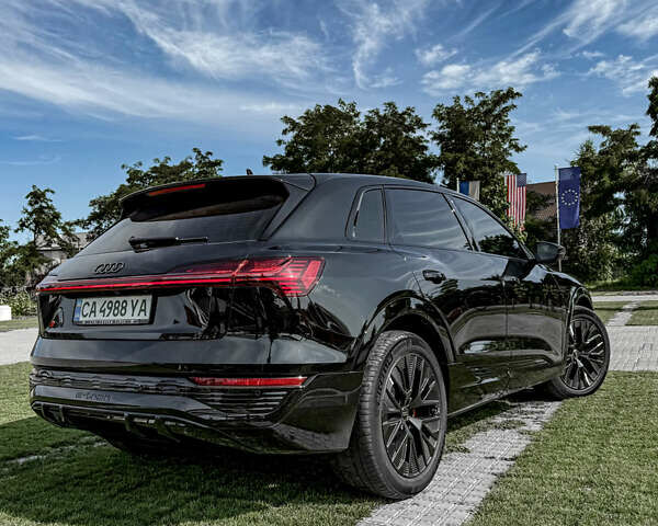 Черный Ауди Q8 e-tron, объемом двигателя 0 л и пробегом 66 тыс. км за 65000 $, фото 6 на Automoto.ua