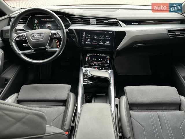 Чорний Ауді Q8 e-tron, об'ємом двигуна 0 л та пробігом 25 тис. км за 54000 $, фото 30 на Automoto.ua