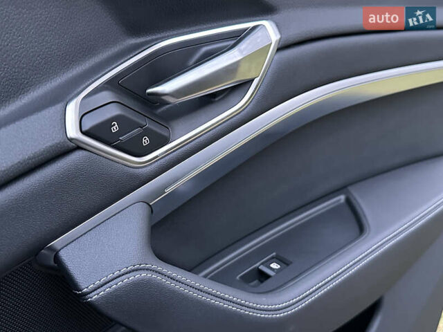 Чорний Ауді Q8 e-tron, об'ємом двигуна 0 л та пробігом 16 тис. км за 48500 $, фото 55 на Automoto.ua