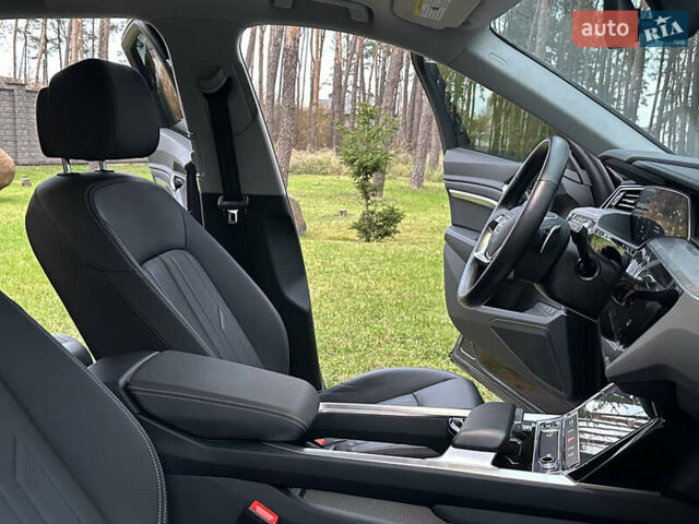 Чорний Ауді Q8 e-tron, об'ємом двигуна 0 л та пробігом 16 тис. км за 48500 $, фото 53 на Automoto.ua