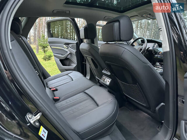 Чорний Ауді Q8 e-tron, об'ємом двигуна 0 л та пробігом 16 тис. км за 48500 $, фото 59 на Automoto.ua