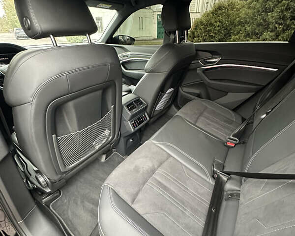 Чорний Ауді Q8 e-tron, об'ємом двигуна 0 л та пробігом 25 тис. км за 54000 $, фото 17 на Automoto.ua