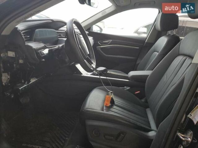 Чорний Ауді Q8 e-tron, об'ємом двигуна 0 л та пробігом 16 тис. км за 34000 $, фото 6 на Automoto.ua