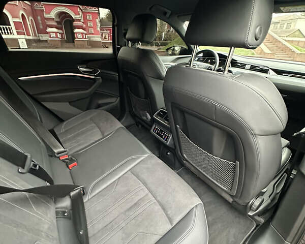 Чорний Ауді Q8 e-tron, об'ємом двигуна 0 л та пробігом 25 тис. км за 54000 $, фото 20 на Automoto.ua