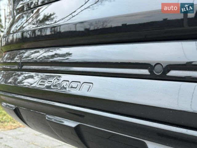 Чорний Ауді Q8 e-tron, об'ємом двигуна 0 л та пробігом 16 тис. км за 48500 $, фото 32 на Automoto.ua