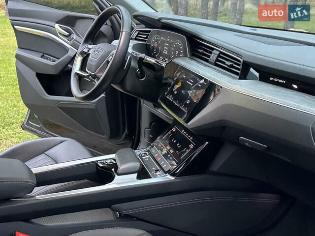 Чорний Ауді Q8 e-tron, об'ємом двигуна 0 л та пробігом 16 тис. км за 48500 $, фото 51 на Automoto.ua