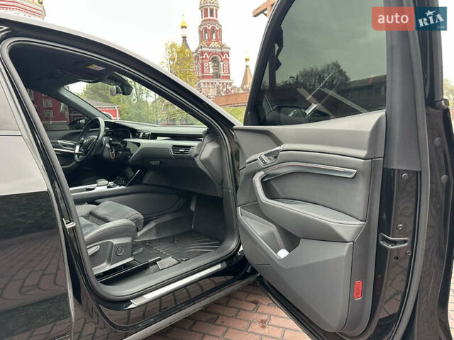 Чорний Ауді Q8 e-tron, об'ємом двигуна 0 л та пробігом 25 тис. км за 54000 $, фото 25 на Automoto.ua