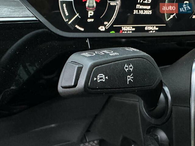 Чорний Ауді Q8 e-tron, об'ємом двигуна 0 л та пробігом 16 тис. км за 48500 $, фото 80 на Automoto.ua