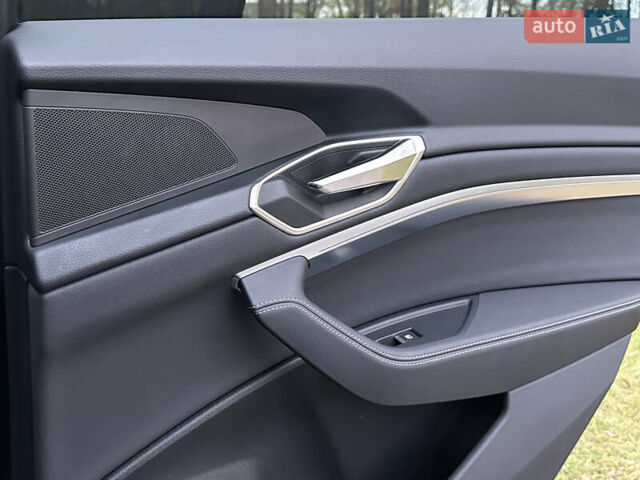 Чорний Ауді Q8 e-tron, об'ємом двигуна 0 л та пробігом 16 тис. км за 48500 $, фото 64 на Automoto.ua