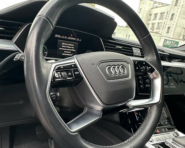 Чорний Ауді Q8 e-tron, об'ємом двигуна 0 л та пробігом 25 тис. км за 54000 $, фото 41 на Automoto.ua