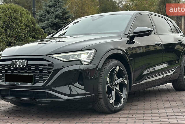 Чорний Ауді Q8 e-tron, об'ємом двигуна 0 л та пробігом 25 тис. км за 54000 $, фото 4 на Automoto.ua